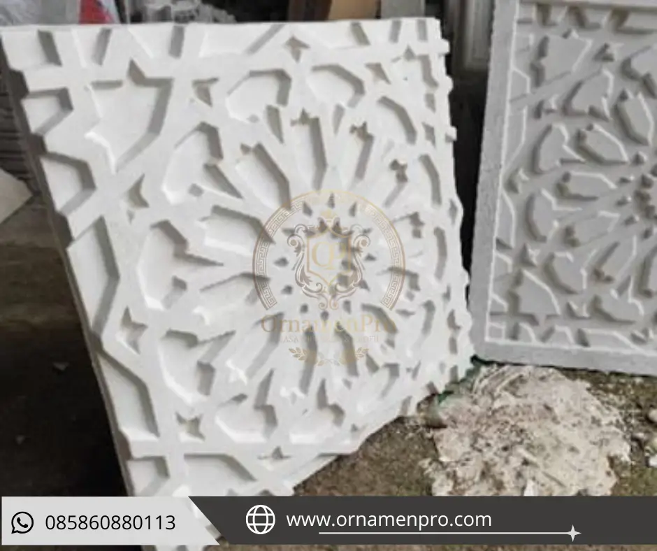 Contoh ornamen dengan pola geometris gaya islami