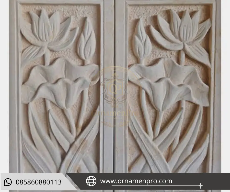 Panel ornamen persegi dengan motif ukiran bunga